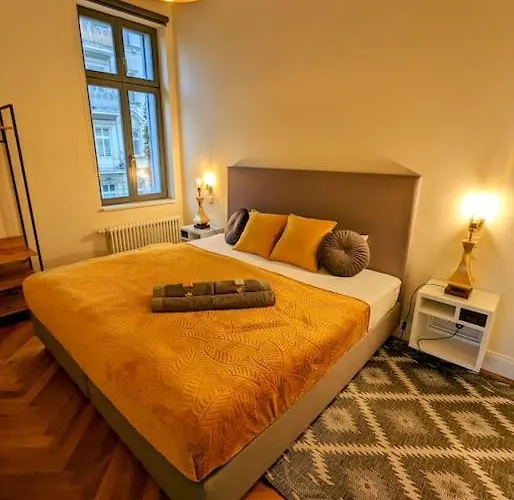 Daire Modern Building With Vertical Garden & 2 Bedrooms Berlin