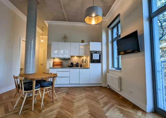 Modern Building With Vertical Garden & 2 Bedrooms 公寓