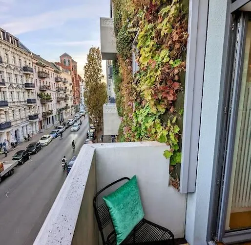 Daire Modern Building With Vertical Garden & 2 Bedrooms *