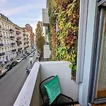 Apartman Modern Building With Vertical Garden & 2 Bedrooms *