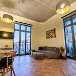 Modern Building With Vertical Garden & 2 Bedrooms Apartman *
