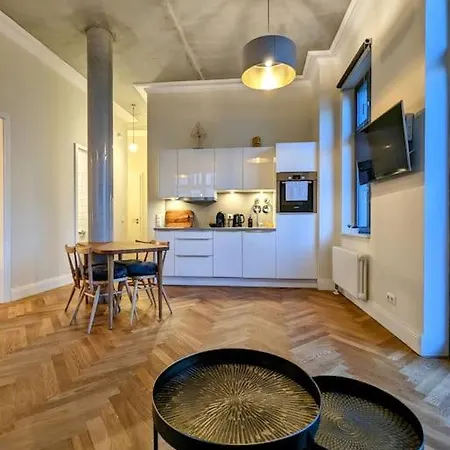 Modern Building With Vertical Garden & 2 Bedrooms Apartman *