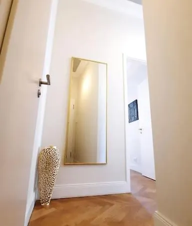 Modern Building With Vertical Garden & 2 Bedrooms Lägenhet *