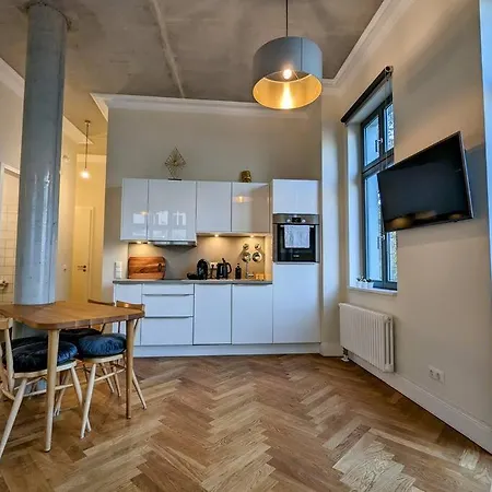 Modern Building With Vertical Garden & 2 Bedrooms Apartman