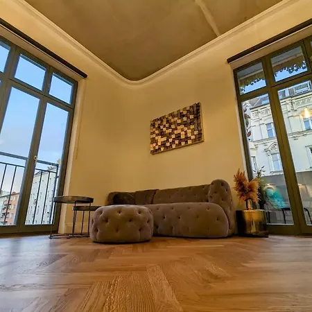 Modern Building With Vertical Garden & 2 Bedrooms דירה *