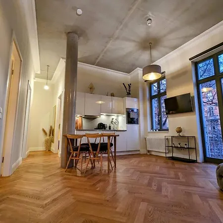 Apartman Modern Building With Vertical Garden & 2 Bedrooms Berlin