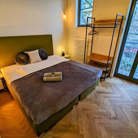 Modern Building With Vertical Garden & 2 Bedrooms Apartman