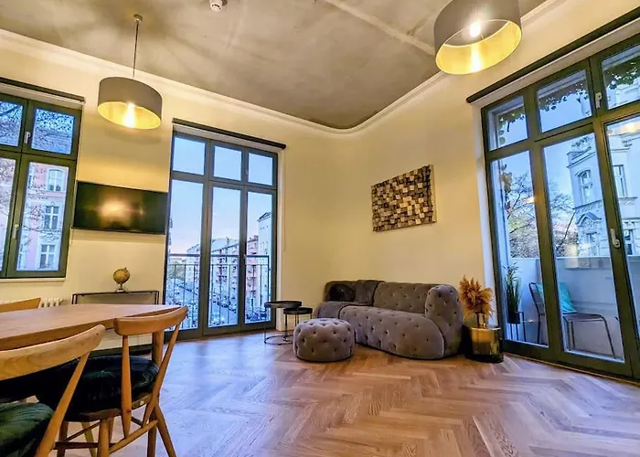 Modern Building With Vertical Garden & 2 Bedrooms Apartman *